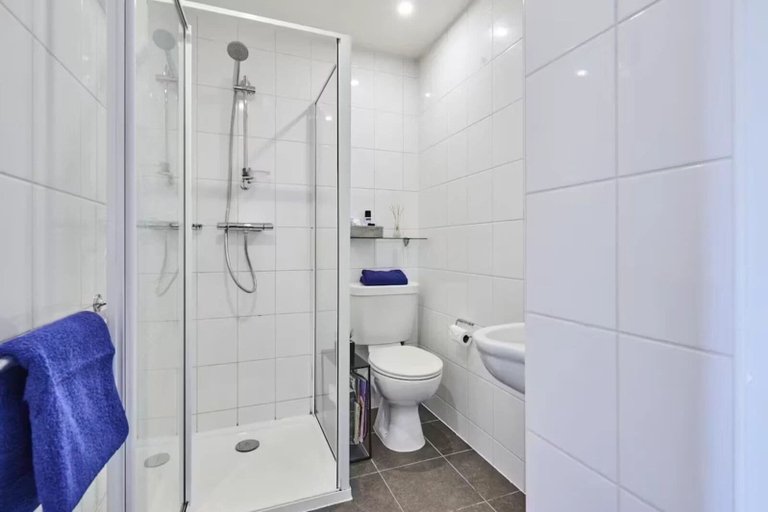 Bathroom 3, Eastern Boulevard in Leicester - Campus Accommodation, Leicester