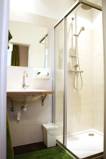 Bathroom 5, Gasthof Schmolz mit Ubernachtung im Hotelzimmer, Sankt Pölten Land