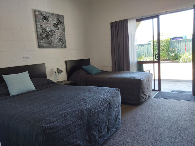 Others 5, Matador Motel, Carterton