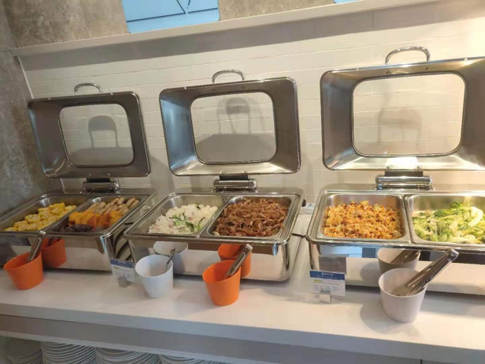 Food & Drinks 5, Holiday Inn Express Shanghai Kangqiao By IHG, Shanghai