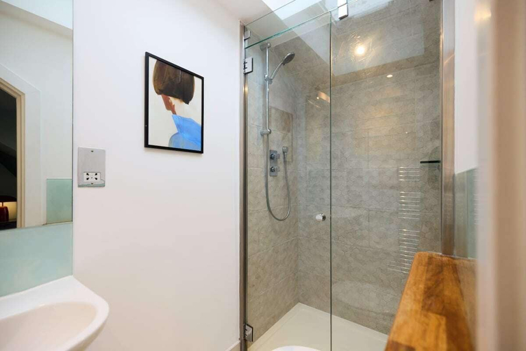 Bathroom 5, The Kensal Green Hideout - Classy 2bdr Apartment, London