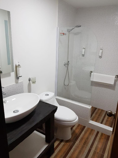 Bathroom, The Patagonian Lodge, Coihaique