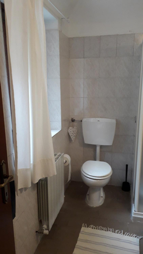 Bathroom 15
