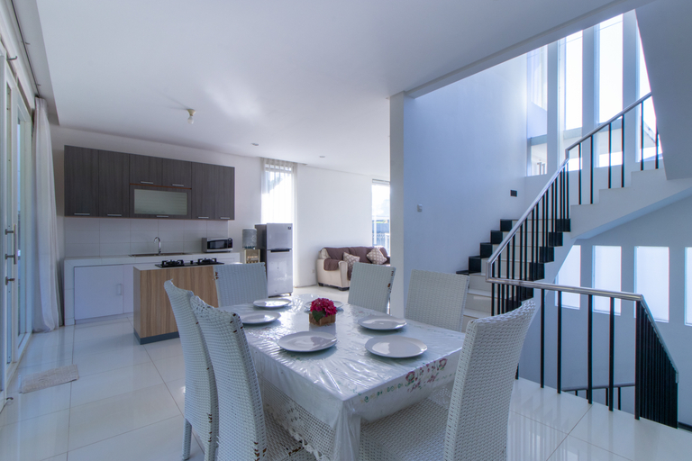 Others 2, De Reiz Villa Golf Syariah 4BR Family Only, Bandung