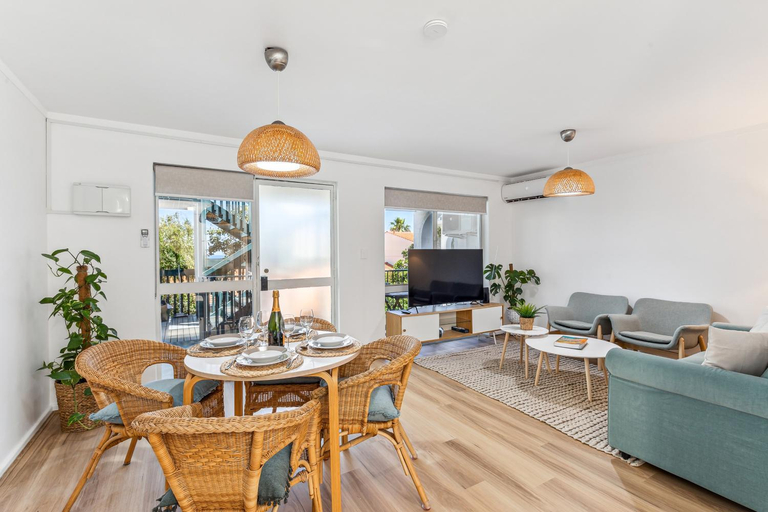 Others 3, Coastal Scarborough Beach "Gem" Sleeps4!, Stirling