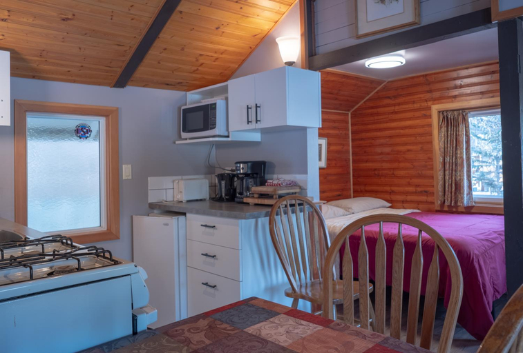 Kitchen 5, Hillside Bungalows, Division No. 15