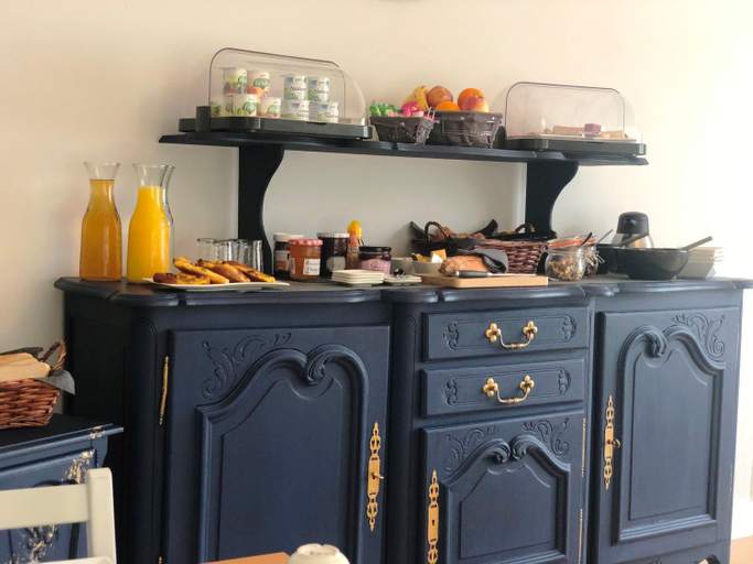 Others 4, No 6 B&B, Mayenne
