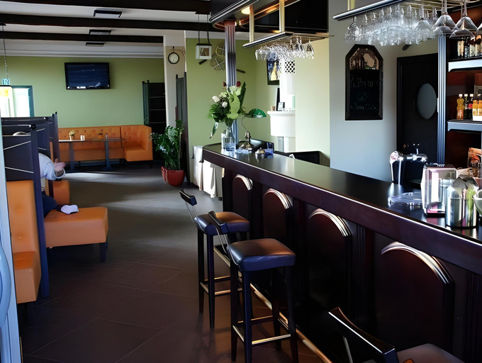Others 5, Tenis Club, Strzelce