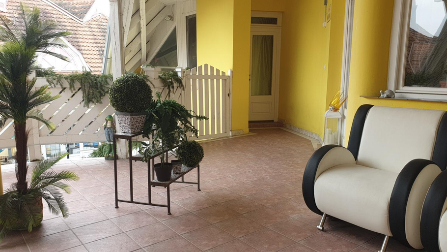 Others 4, Var-i Apartman, Fonyód
