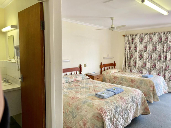 Others, Minnipa Hotel, Le Hunte