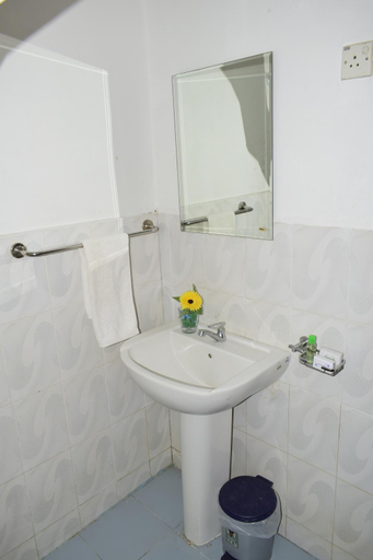 Bathroom 3, Kandy Paradise Inn, K.F.G. & G. Korale