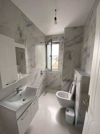 Bathroom 2, Sempaola Borsh Apartments, Sarandës