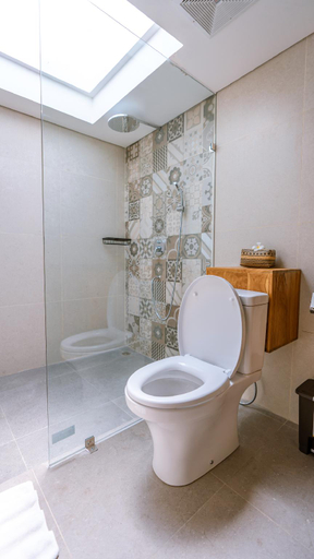 Bathroom 16
