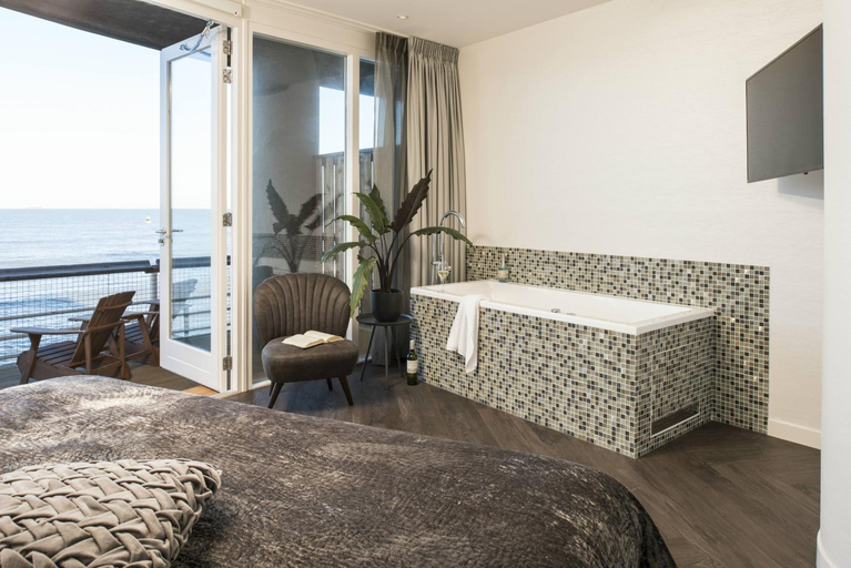Others 5, De Pier Suites, The Hague