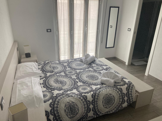 Bedroom 2, Albergo Aduepassi & Servizio Bike Shuttle, Savona