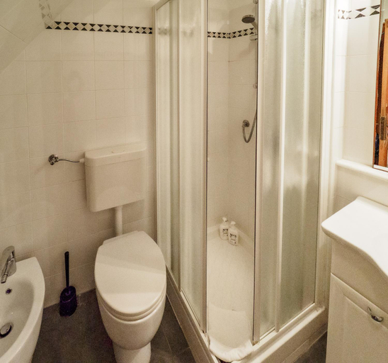 Bathroom 16