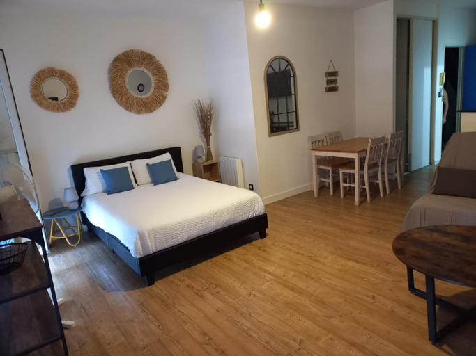 Others 5, La Residence immeuble proche place Francois 1er, Charente