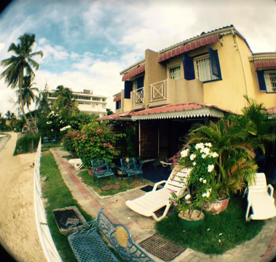 Apartment with sea view in Grand Baie, terrace & garden - 75 m²