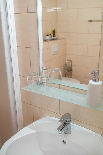 Bathroom 2, Golden Bridge Rooms, Balatonfüred
