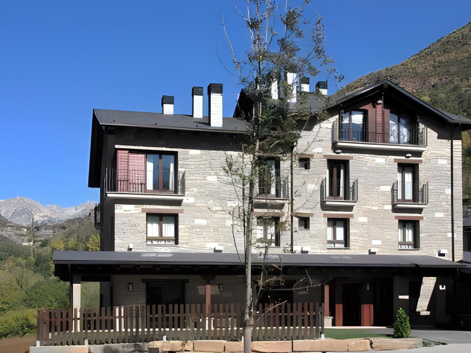 Exterior & Views 1, Hotel Sesue, Huesca