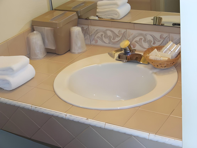 Bathroom 3, Cocusa Motel, Skagit