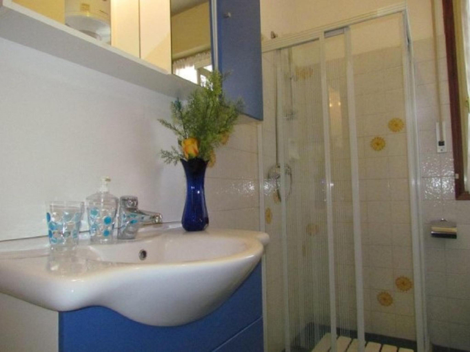 Bathroom, Residential condominium in a quiet and comfortable area, Venezia
