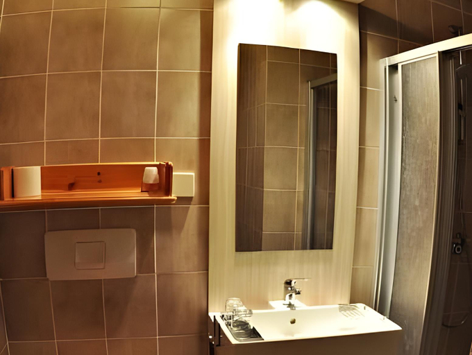 Bathroom 3, Jagerhotel, Villach Land