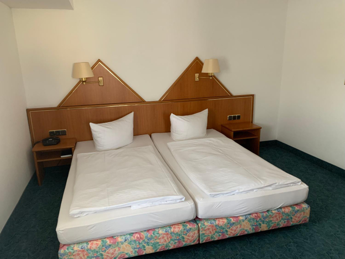 Bedroom 2, Hotel Garni Eschenbach, Hildburghausen