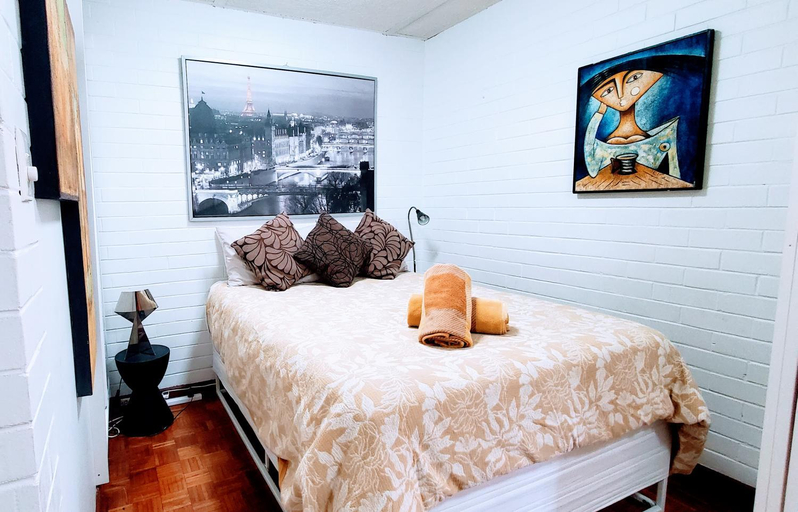 Bedroom 2, Quaint & Tranquil Subiaco 1 Bedroom Apartment, Cambridge