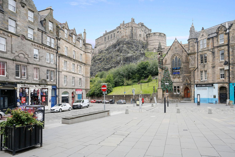 Others 2, ALTIDO 2-BR Apt directly next to Edinburgh Castle, Edinburgh