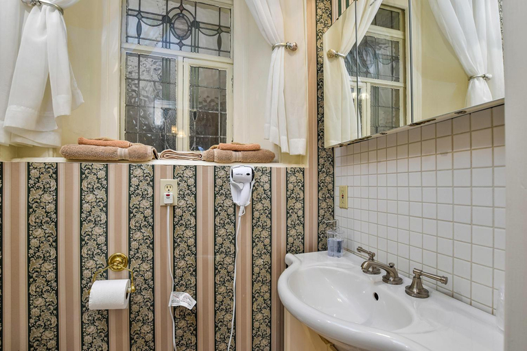 Bathroom 12