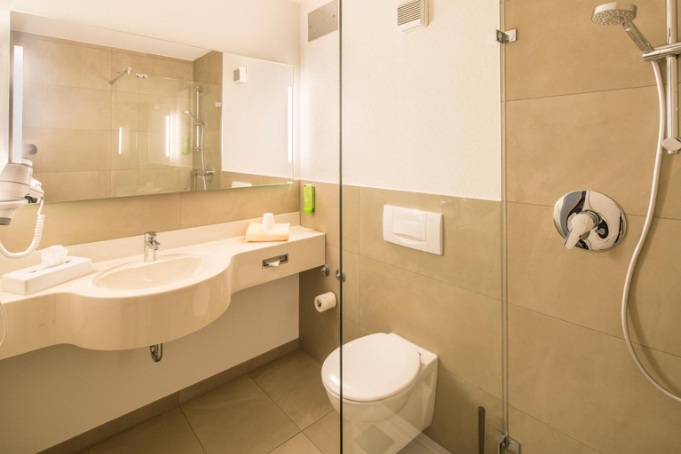 Bathroom 3, Weinstadt-Hotel Krone, Rems-Murr-Kreis