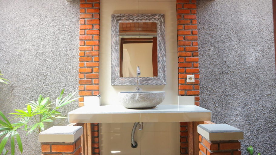 Bathroom 14