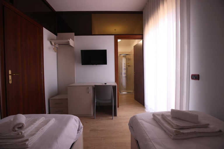 Others 4, B&B Royal, Catanzaro