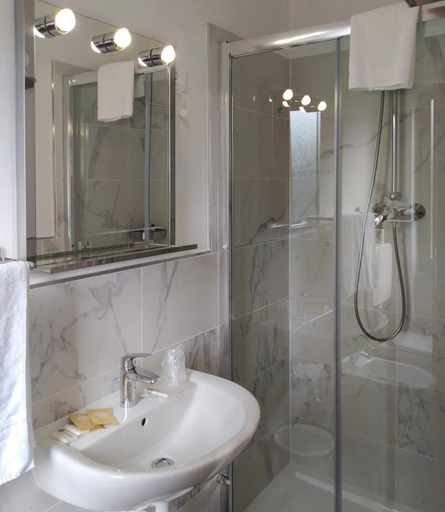 Bathroom 4, Hotel Friuli, Udine