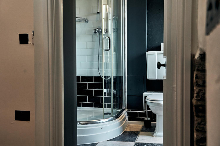 Bathroom 3, The Brown's, Carmarthenshire