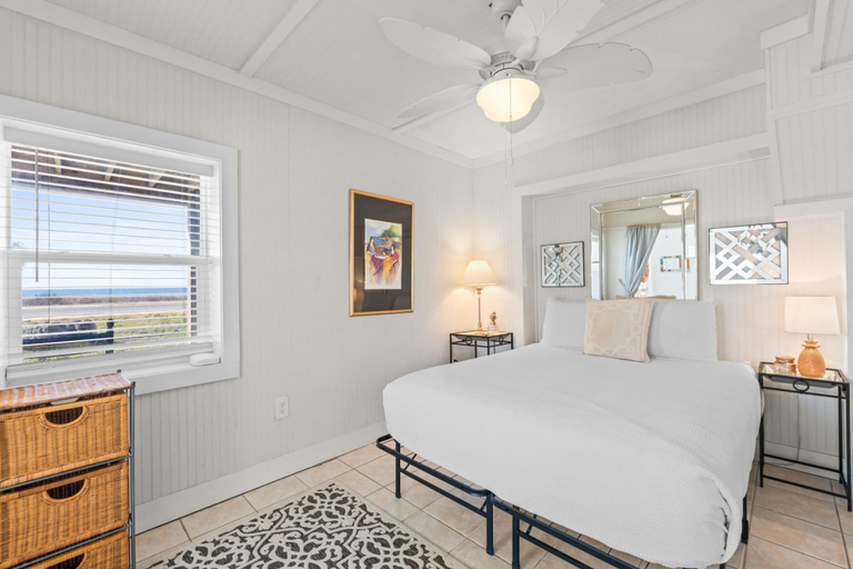 Bedroom 3, Beach House - Maple Leaf Relief by PHG, Gulf