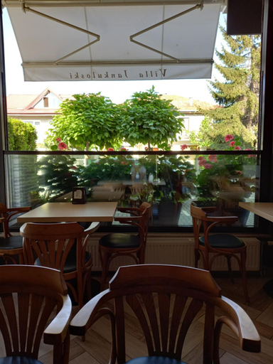 Food & Drinks 5, Villa Jankuloski