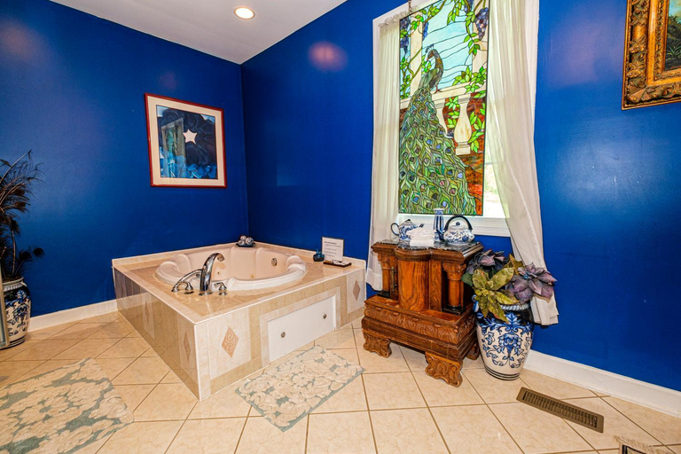 Bathroom 3, STONE MANOR BED & BREAKFAST INN, Loudoun