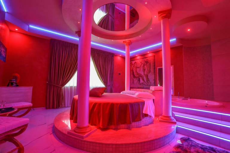 Others 3, Alcova Suite&Relax, Salerno