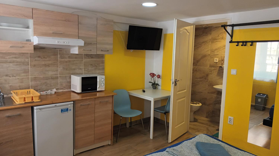 Others 3, Deniz Guesthouse, Budapesti