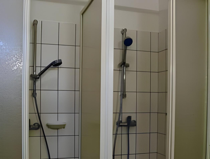 Bathroom 3, Apat Panzio es Hajdina Etterem, Szentgotthárd