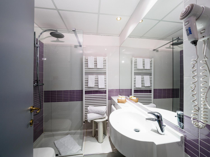 Bathroom 5, Hotel Cristallo Club, Brescia