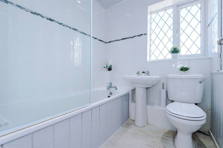 Bathroom, Comfortable Stay - Royd Croft, Kirklees