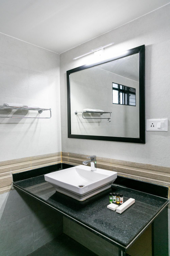 Bathroom 4, ALOHA HOLIDAY RESORT, North Goa