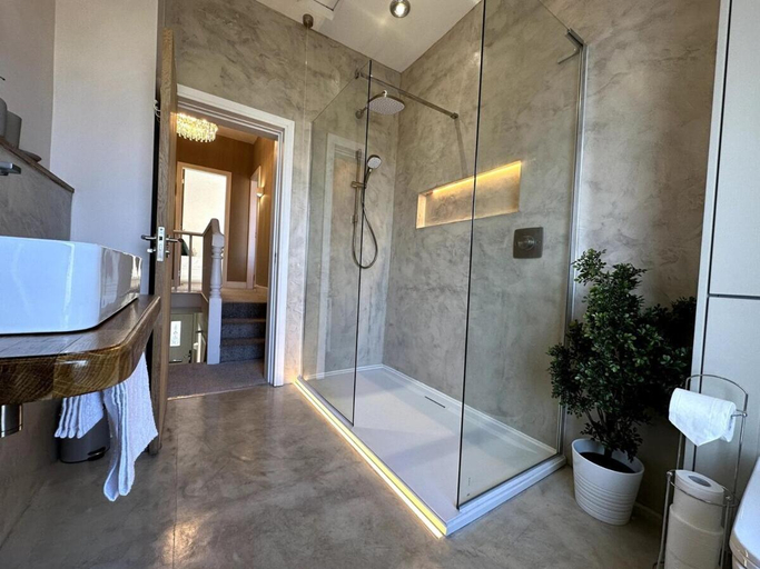 Bathroom 2, Deluxe Stays @ Libra Spaces, Kingston upon Hull