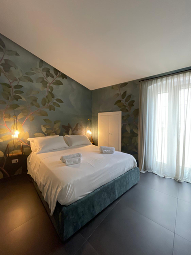 Others 4, 23_26 B&B, Bari