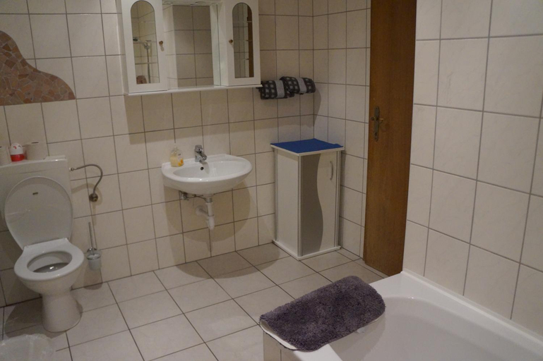 Bathroom 4, Fruhstuckspension Gasthof Gesslbauer, Bruck-Mürzzuschlag