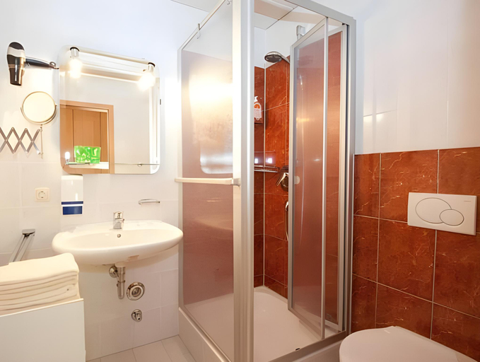 Bathroom 2, Stadler Hof, Kelheim