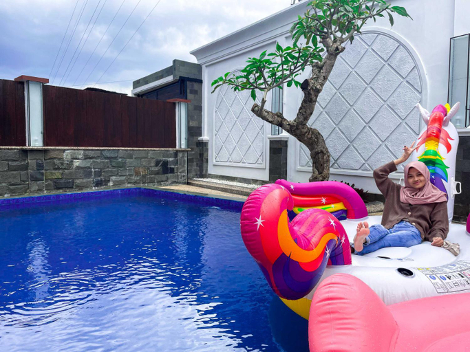 Sport & Beauty 4, Villa Twin with Private Pool by Masterpiece VIlla, Malang